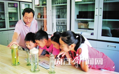 三十年如一日&nbsp;内江小学教师书香氤氲育新苗(图2)