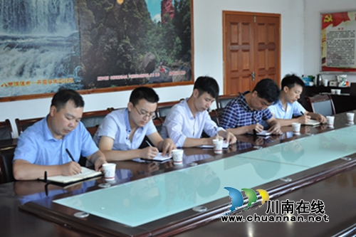 古蔺县教育局局长王鑫与新任校长进行任前谈话 增强拒腐防变“免疫力”(图2) 古蔺县教育局局长王鑫与新任校长进行任前谈话 增强拒腐防变“免疫力”(图2)