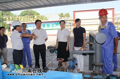 泸州工投集团查看泸县云龙镇污水处理厂运行情况(图1) 泸州工投集团查看泸县云龙镇污水处理厂运行情况(图1)