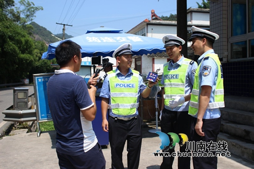 宜宾筠连交警大队直播首秀取得良好成效(图1) 宜宾筠连交警大队直播首秀取得良好成效(图1)
