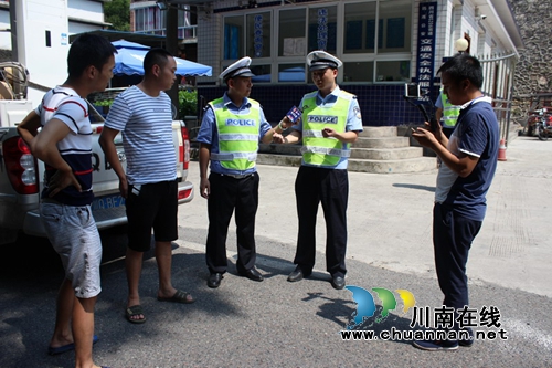 宜宾筠连交警大队直播首秀取得良好成效(图4) 宜宾筠连交警大队直播首秀取得良好成效(图4)