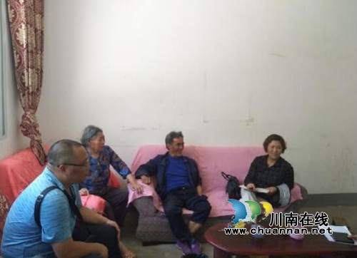 雅安市宝兴县政协副主席王玉兰深入新江村看望脱贫户和贫困户(图2)
