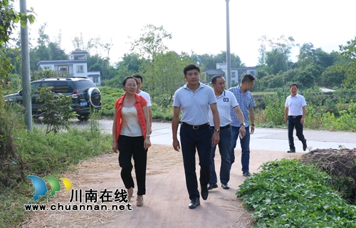 泸县县委副书记、县长肖刚到潮河镇督查环保问题整改工作(图2) 泸县县委副书记、县长肖刚到潮河镇督查环保问题整改工作(图2)