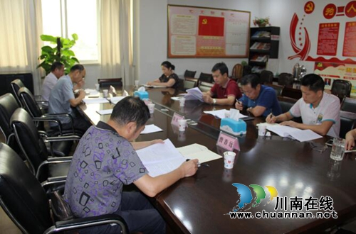 龙马潭区人大调研组到区审计局开展调研(图1) 龙马潭区人大调研组到区审计局开展调研(图1)