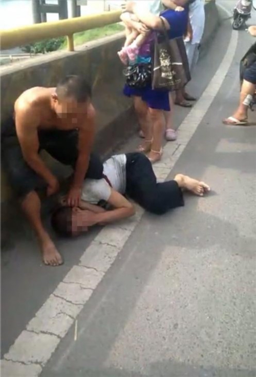 网传宜宾有人抢小孩 警方称系精神病患者(图1) 网传宜宾有人抢小孩 警方称系精神病患者(图1)