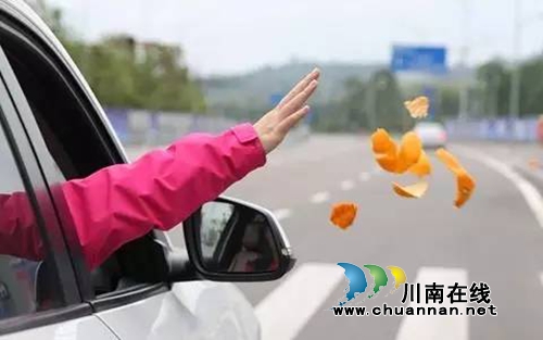 泸州交警治理“三乱” 车窗抛物将被罚款50元(图1) 泸州交警治理“三乱” 车窗抛物将被罚款50元(图1)