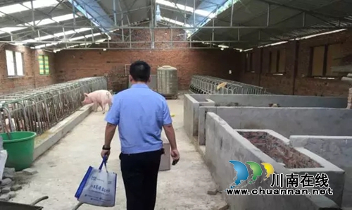 古蔺一养猪场排污水遭投诉 环保公安联合突查(图2) 古蔺一养猪场排污水遭投诉 环保公安联合突查(图2)