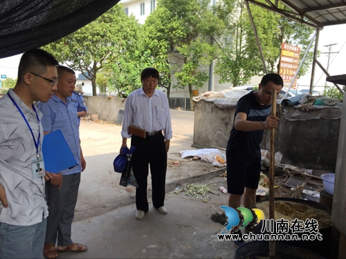 龙马潭特兴镇开展白酒作坊专项检查(图1)