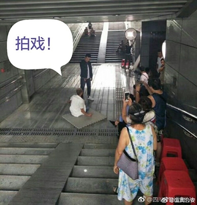 网传宜宾发生枪击案 警方辟谣:实为拍电影(图2) 网传宜宾发生枪击案 警方辟谣:实为拍电影(图2)