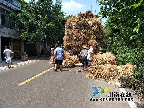 特兴镇安民村:组织企业收购稻草 助力大气污染防治(图1) 特兴镇安民村:组织企业收购稻草 助力大气污染防治(图1)