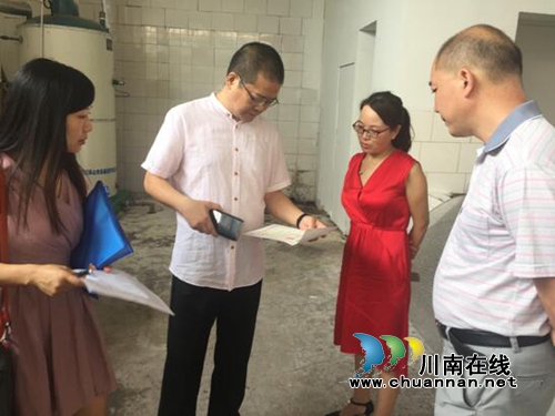 泸州市食药监局检查合江镇白酒生产企业(图1) 泸州市食药监局检查合江镇白酒生产企业(图1)
