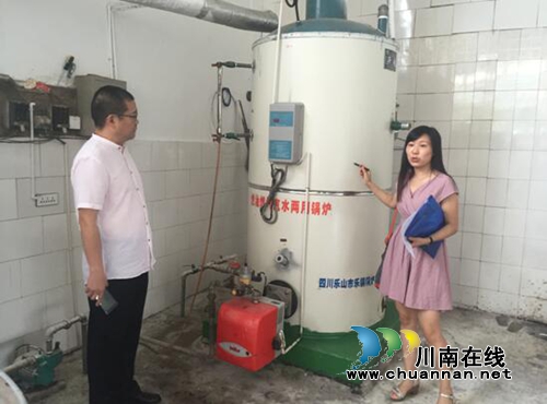 泸州市食药监局检查合江镇白酒生产企业(图2) 泸州市食药监局检查合江镇白酒生产企业(图2)
