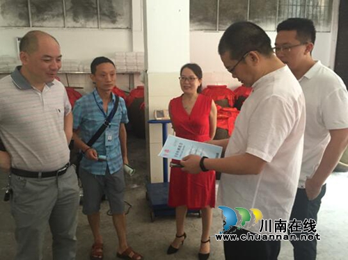 泸州市食药监局检查合江镇白酒生产企业(图3) 泸州市食药监局检查合江镇白酒生产企业(图3)