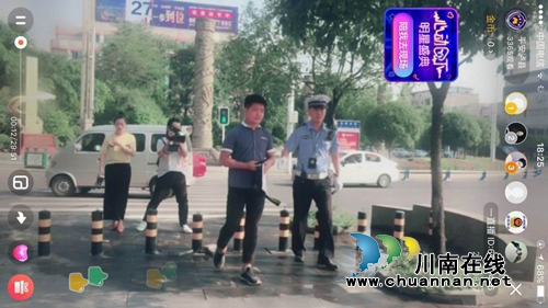 泸县警方开展交通安全路查直播(图2) 泸县警方开展交通安全路查直播(图2)