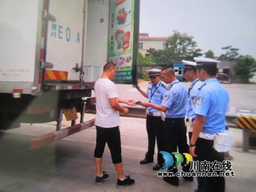 泸县立石查处三起漂洒货物车辆&nbsp;罚！(图1)