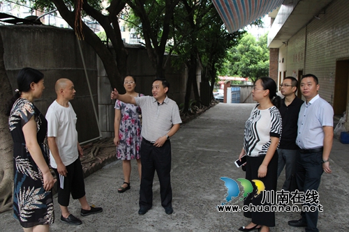 龙马潭区领导督查红星街道环保工作(图2) 龙马潭区领导督查红星街道环保工作(图2)