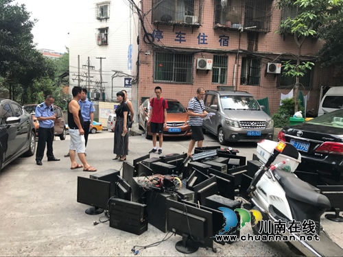 红星街道开展联合执法&nbsp;查扣无证网吧25台电脑(图1)