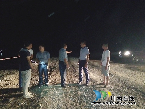肖刚到泸县太伏镇督导新路果林场堆沙场整治(图1) 肖刚到泸县太伏镇督导新路果林场堆沙场整治(图1)