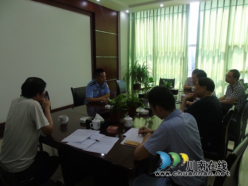 宜宾县公安民警强化黄标车及老旧车淘汰清理(图1) 宜宾县公安民警强化黄标车及老旧车淘汰清理(图1)