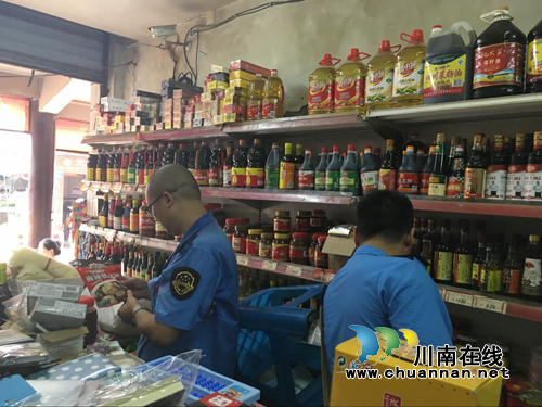 龙马潭红星街道专项整治“三无”食品(图2) 龙马潭红星街道专项整治“三无”食品(图2)
