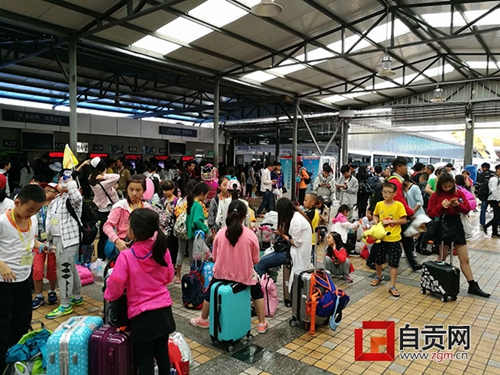 云南降雨致水位超警戒&nbsp;途经自贡多趟列车停运(图2)