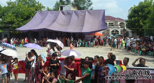 桂圆为媒精准扶贫 泸县潮河镇举办桂圆文化节(图9) 桂圆为媒精准扶贫 泸县潮河镇举办桂圆文化节(图9)
