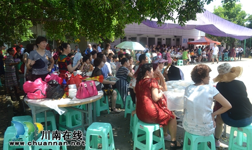 桂圆为媒精准扶贫 泸县潮河镇举办桂圆文化节(图13) 桂圆为媒精准扶贫 泸县潮河镇举办桂圆文化节(图13)