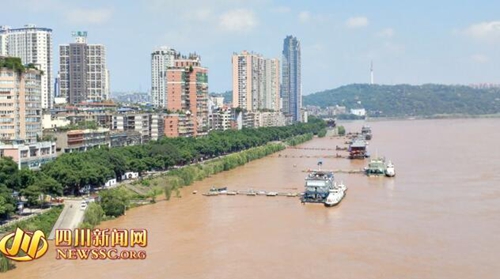 10.5米洪峰过境泸州 “飞机坝”停车场被淹(图1) 10.5米洪峰过境泸州 “飞机坝”停车场被淹(图1)
