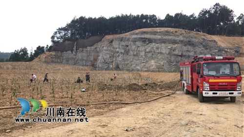 泸县天兴7万树苗“口渴” 应急救援送水守护(图2) 泸县天兴7万树苗“口渴” 应急救援送水守护(图2)