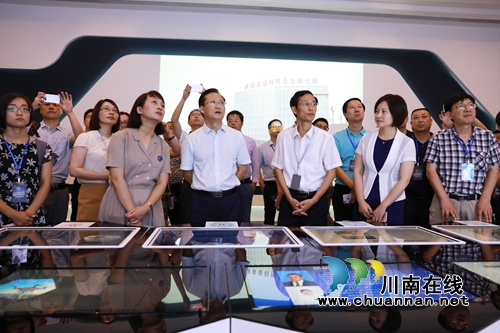 国家和省“千人计划”专家视察泸州国家高新区(图3) 国家和省“千人计划”专家视察泸州国家高新区(图3)