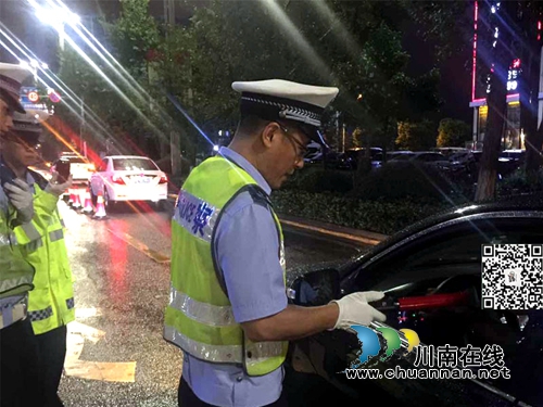 以酒壮胆?泸州交警重拳出击逮住4名酒司机(图2) 以酒壮胆?泸州交警重拳出击逮住4名酒司机(图2)