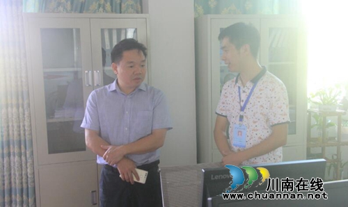 泸县政协副主席陈志超到百和镇督导综治中心建设情况(图2) 泸县政协副主席陈志超到百和镇督导综治中心建设情况(图2)