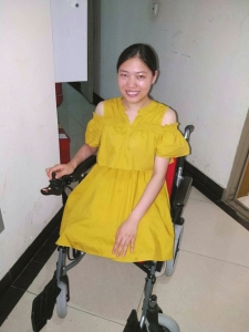 坐着电动轮椅上大学 泸州“凳子姑娘”今报名(图2) 坐着电动轮椅上大学 泸州“凳子姑娘”今报名(图2)