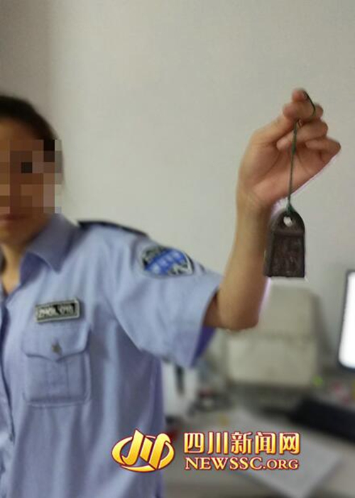 泸州城管打人?目击者称:商贩违规先动手(图1) 泸州城管打人?目击者称:商贩违规先动手(图1)