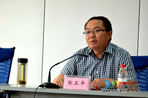 市总工会举行“金秋助学”活动助学金发放仪式(图2) 市总工会举行“金秋助学”活动助学金发放仪式(图2)