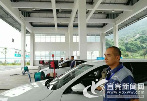 宜宾最大机动车环检中心投入运营(图2) 宜宾最大机动车环检中心投入运营(图2)