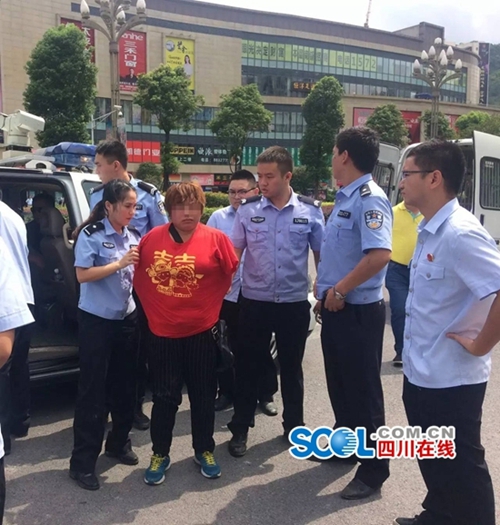 宜宾兴文：女子脱衣躲避法院执行被拘留15日(图1)