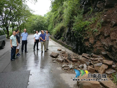 筠连县副县长何俊锋督导检查乡(镇)交管办道路交通安全综合治理工作(图1) 筠连县副县长何俊锋督导检查乡(镇)交管办道路交通安全综合治理工作(图1)
