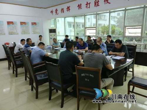 筠连县副县长何俊锋督导检查乡(镇)交管办道路交通安全综合治理工作(图2) 筠连县副县长何俊锋督导检查乡(镇)交管办道路交通安全综合治理工作(图2)