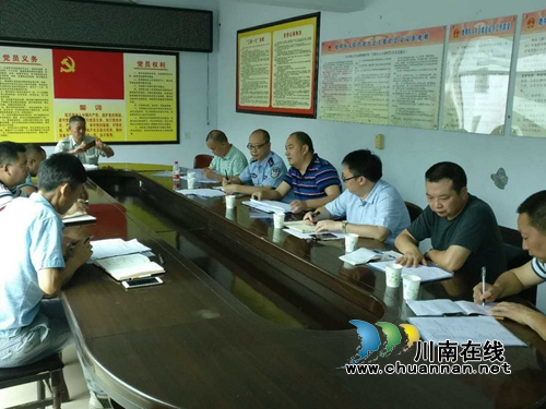 筠连县副县长何俊锋督导检查乡(镇)交管办道路交通安全综合治理工作(图3) 筠连县副县长何俊锋督导检查乡(镇)交管办道路交通安全综合治理工作(图3)