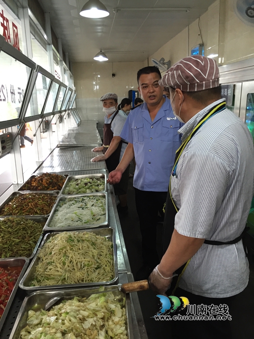 合江县合江镇开展秋季学校食堂食品安全专项检查(图2)