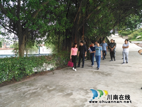 宜宾南溪区万敏副区长到汪家镇检查开学情况(图1) 宜宾南溪区万敏副区长到汪家镇检查开学情况(图1)
