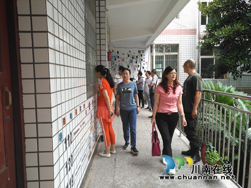 宜宾南溪区万敏副区长到汪家镇检查开学情况