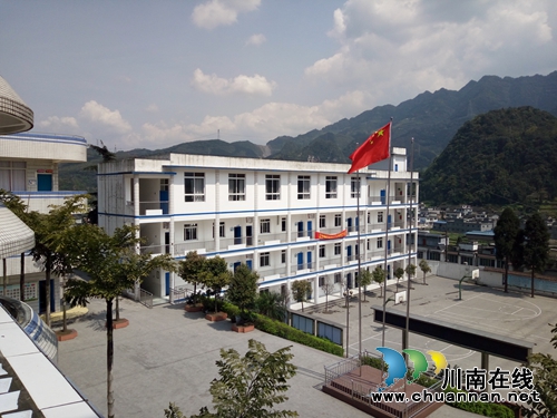 叙永正东中心校入围“全国青少年校园足球特色学校”(图3) 叙永正东中心校入围“全国青少年校园足球特色学校”(图3)