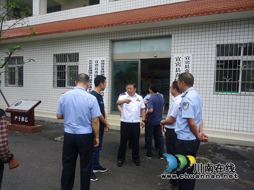 省厅交管局党委委员、副局长谭晓华到宜宾县检查道路交通安全工作