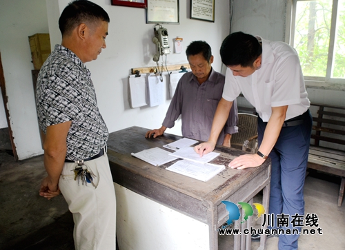 肖刚率队到泸县石桥镇检查防汛减灾、安全、脱贫攻坚等工作(图7) 肖刚率队到泸县石桥镇检查防汛减灾、安全、脱贫攻坚等工作(图7)