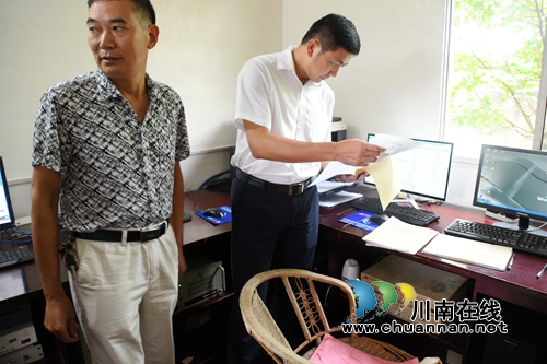 肖刚率队到泸县石桥镇检查防汛减灾、安全、脱贫攻坚等工作(图8) 肖刚率队到泸县石桥镇检查防汛减灾、安全、脱贫攻坚等工作(图8)