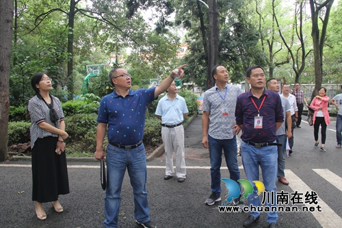 泸县教育局副局长张天虎一行到泸县建校检查开学工作(图1)