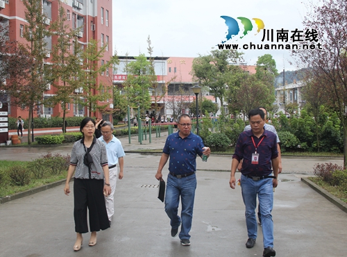 泸县教育局副局长张天虎一行到泸县建校检查开学工作
