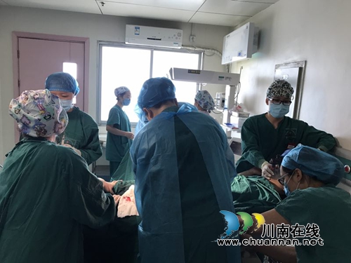 泸州:医院产房上演救命大片 5分钟即刻剖宫(图1) 泸州:医院产房上演救命大片 5分钟即刻剖宫(图1)
